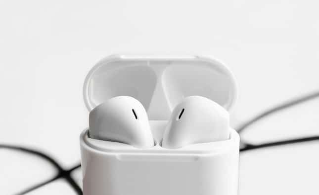 Mencari earphone TWS? Simak daftar rekomendasi earphone wireless terbaik di tahun 2023 untuk pengalaman audio yang baru.